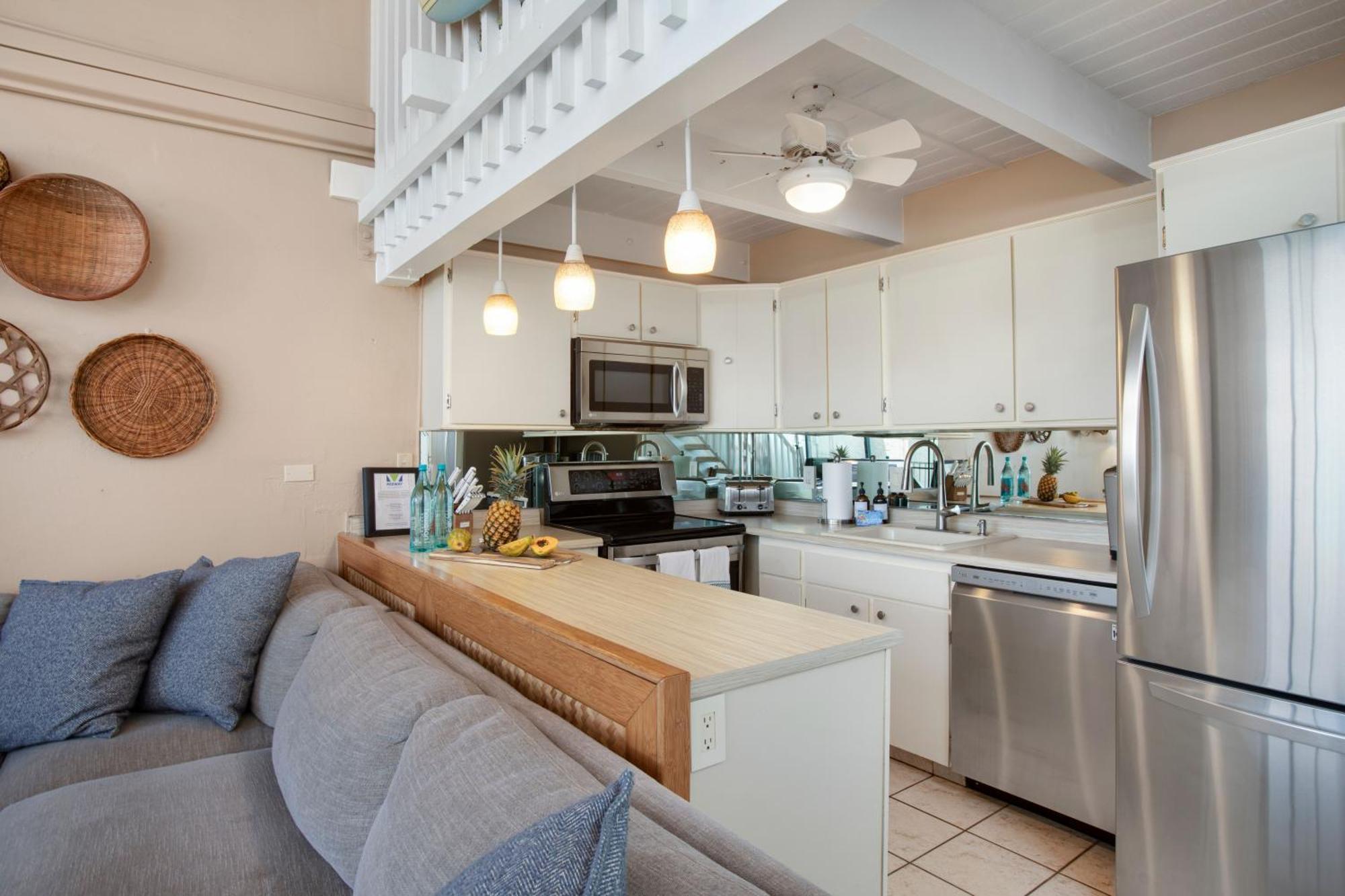 Charming Loft 2br With Free Parking & Near Beach!